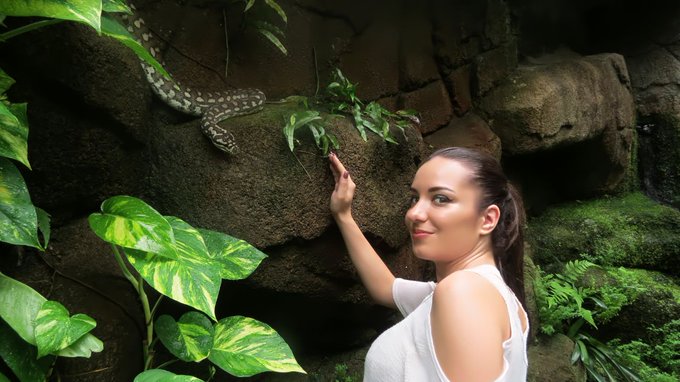 Don't freak out guys, it's just your friendly neighborhood python 😄 All he needs is a little love, as<a href="/tag/spiderwoman"class="tags"><span>#spiderwoman</span></a>