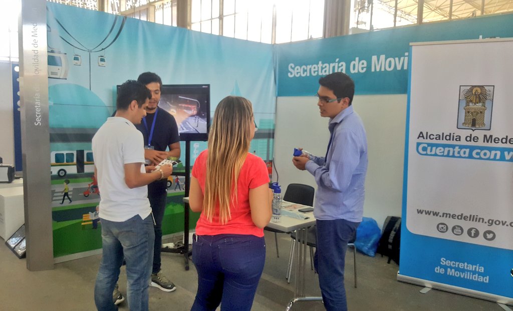 movilidad_med's tweet photo. Hablamos y compartimos conocimientos con asistentes y expositores del Expodrón, una feria dedicada a la tecnología e innovación.
#CODE2018 https://t.co/opbvde0nYT