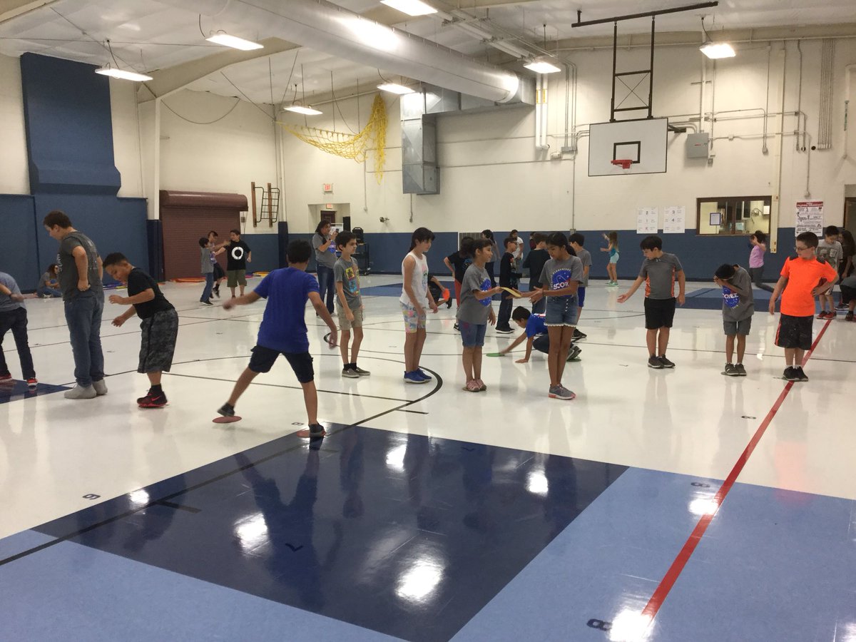 BethSpanton's tweet photo. Cooperative activities in PE. Building bridges and carrying the world 🌉🌎. #ThisIsScobee. #ThisIsNorthside https://t.co/ctneboMQF9