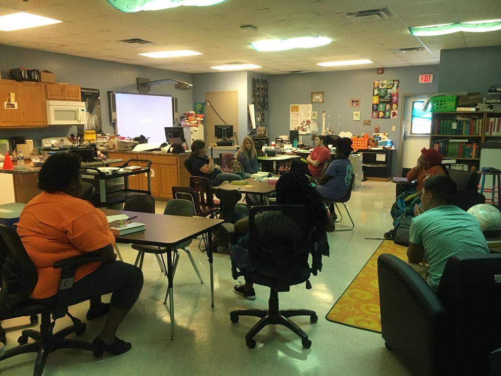 suptbarbaree's tweet image. Our first Book Club day at the high school. It is so exciting to see our students and faculty interacting with each other... a lot of reading, discussing, and questioning. Looking forward to next Friday... #RISEArkansas #welovetoread #15pages #flexfriday #whatareyoureading