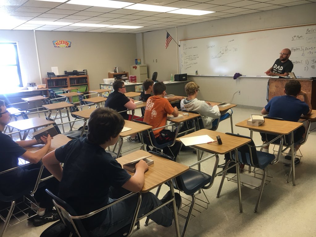 suptbarbaree's tweet image. Our first Book Club day at the high school. It is so exciting to see our students and faculty interacting with each other... a lot of reading, discussing, and questioning. Looking forward to next Friday... #RISEArkansas #welovetoread #15pages #flexfriday #whatareyoureading