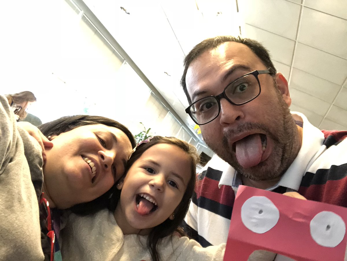 roman_zambrano's tweet photo. Hoy en @IBMArgentina pasamos un rato lindo con los chicos. Haciendo títeres y compartiendo 😉
#Disfrutando #Relax #ibmkids https://t.co/JgRfZq3UsM