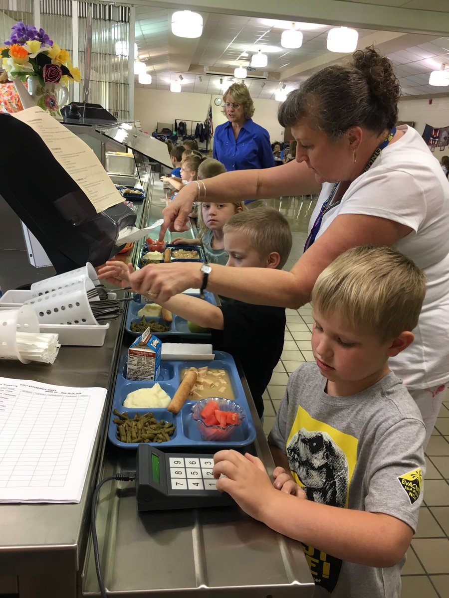 missstacyMES's tweet photo. Kindergarteners getting a hand from Mrs. Armstrong #mes_wildcats #bathschoolsrock https://t.co/LiOAKVdj6g
