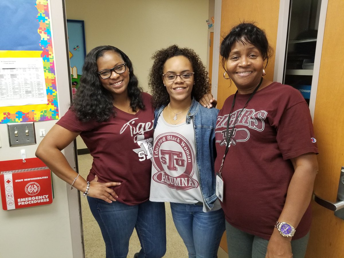 Texas Southern Graduates
#HISDCollegeColorsDay #WeAreCornelius