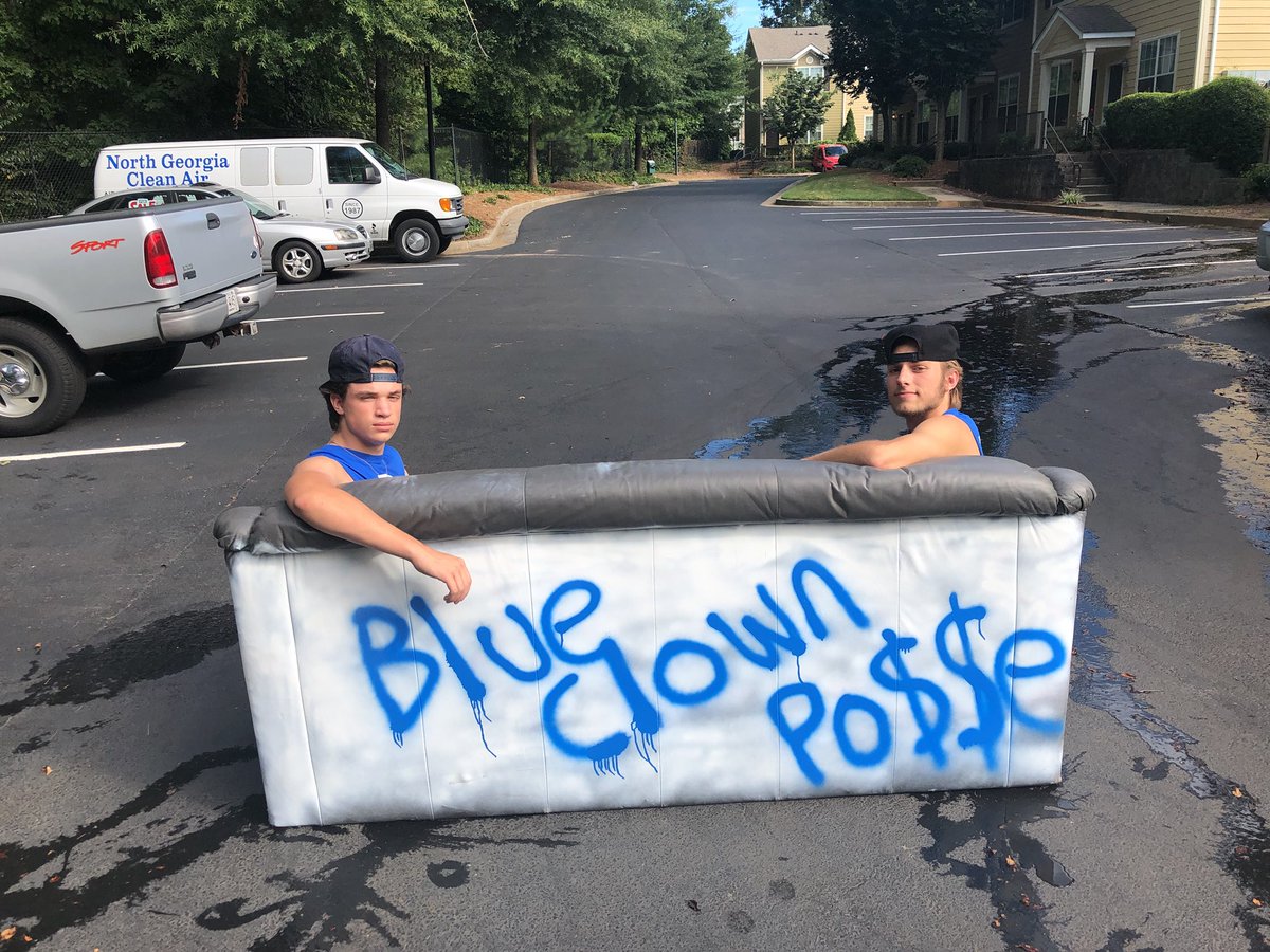 sofonation18's tweet image. Show up to the Tailgate at South At 6:00 #WeHaveOurCouch @FCHS_Crazies