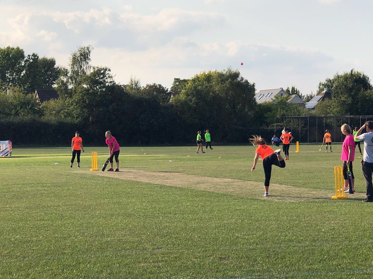 HolmerGreenCC's tweet photo. Super proud of the HGCC ladies again who competed at @HaddenhamCC in the @BucksWSBCF this evening! This is truly a club open to all comers! Well played ladies and let’s go win some trophies in 2019! Well captained &amp; managed @debbiedowner91! #OneClub #thesegirlscan #girlpower https://t.co/MrmyI43xCf