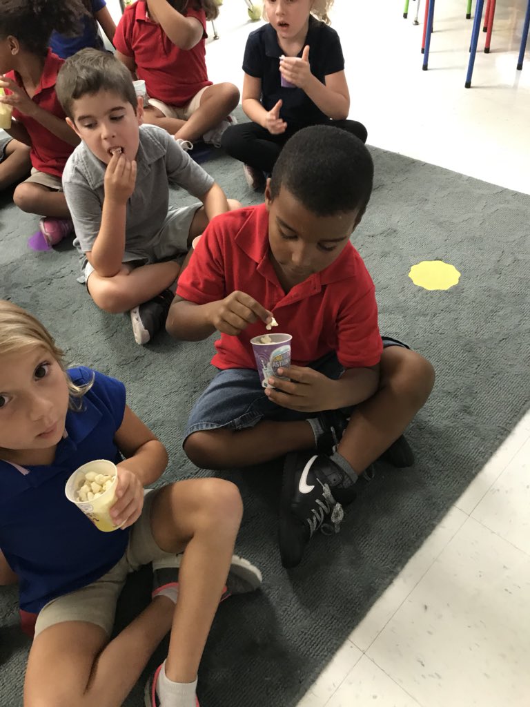 nayowell's tweet image. Using our senses as tools. Popcorn investigation @DeltonaLksElem @ramonita_ortiz1 @rjlucas28 #VCSscience