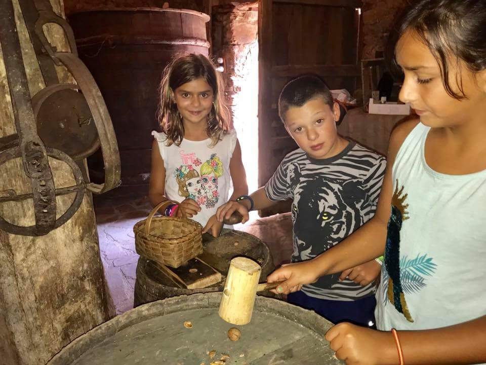 Visitas especiales con niños. Viaja al pasado. #Enterrías #LasDoñas #VegadeLiébana #VisitasCulturales