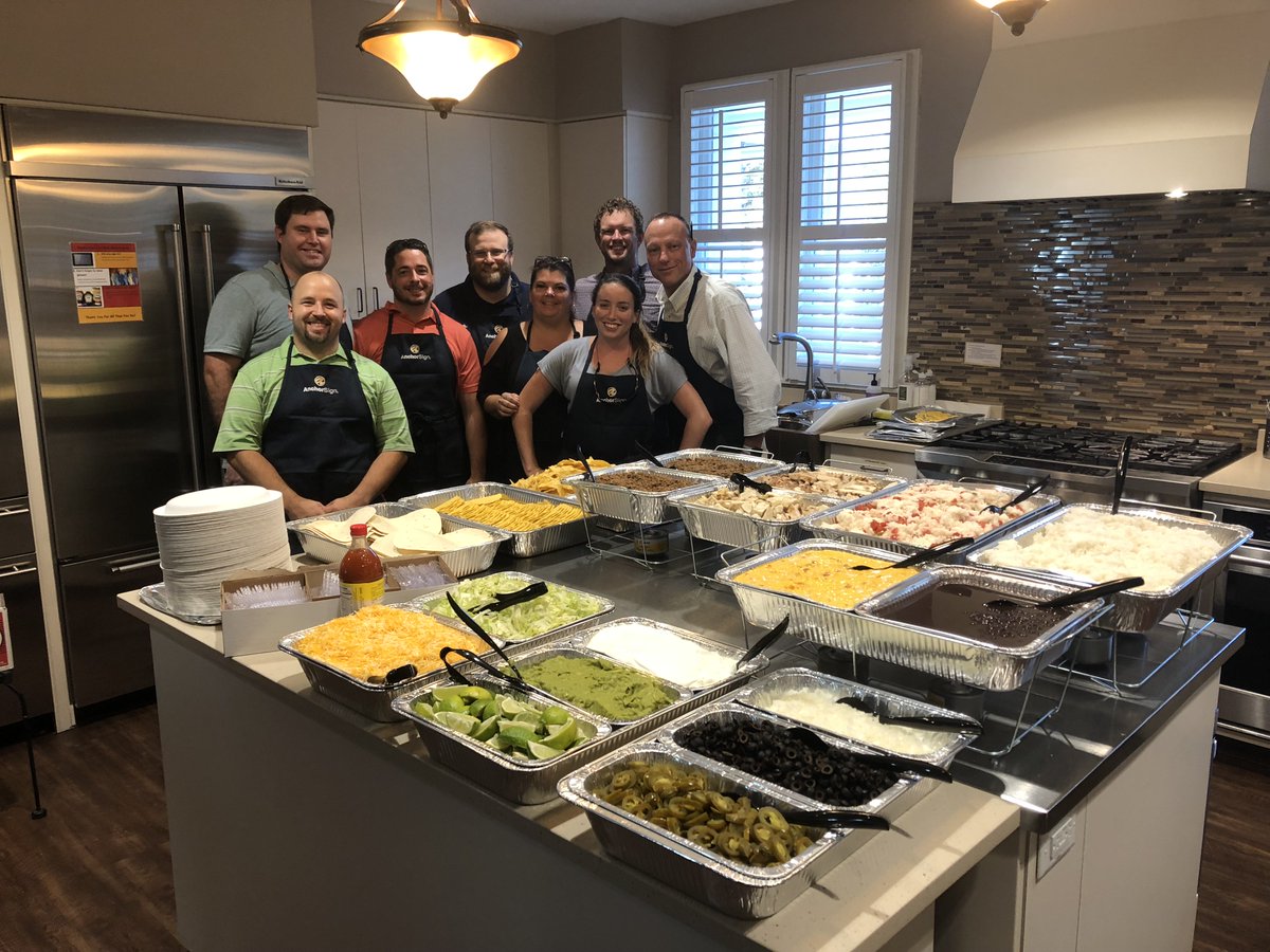 RMHCCharleston's tweet photo. Holy Guacamole! Anchor Sign, Inc. prepared an amazing taco bar spread for our families! Thank you all for the delicious meal, everyone in the House loved it!
#RMHCCharleston #KeepingFamiliesClose #PrepareAMeal https://t.co/lgPFfoEUfP