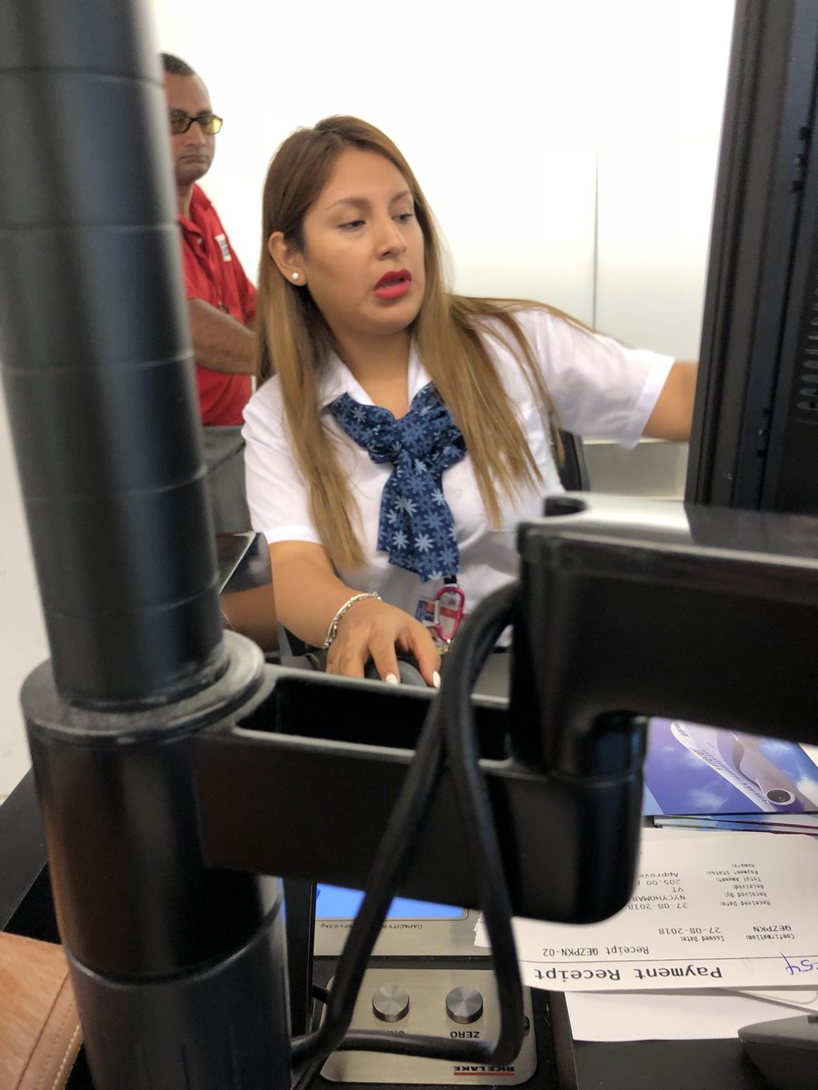alebonola's tweet photo. @interjet Personal de esta aerolinea no pudieron ayudarme a reprogramar un vuelo. Tuve que comprar uno nuevo para llegar al funeral de mi papá. Ademas pagué una fortuna y el vuelo salió retrazado. Estas personas no quisieron darme sus nombres completos. https://t.co/IccoabcEWp