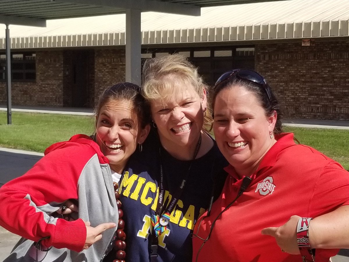pwmspirates's tweet photo. The rivalry continues...even in Florida. #CollegeWeek18 @Osceolaschools @OhioStAthletics https://t.co/XmDTip3qXE