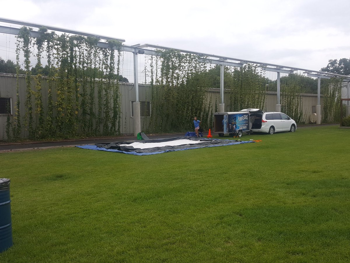 The screen is about to go up for Hoppywood movie night <a href="/2RoadsBrewing/">Two Roads Brewing</a> Tonight's movie Office Space! #haveyouseenmystapler #haveyouseenmybeer #jumptwoconclusions