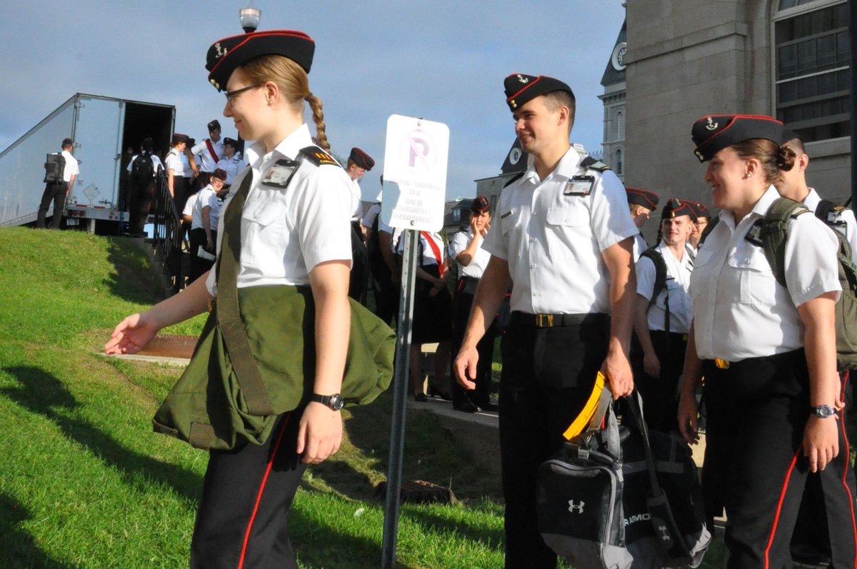 Getting ready for the start of classes. Today at RMC, officer cadets were busy picking up books for all their courses, before the start of classes on September 4. rmc-cmr.ca/en/getting-rea…