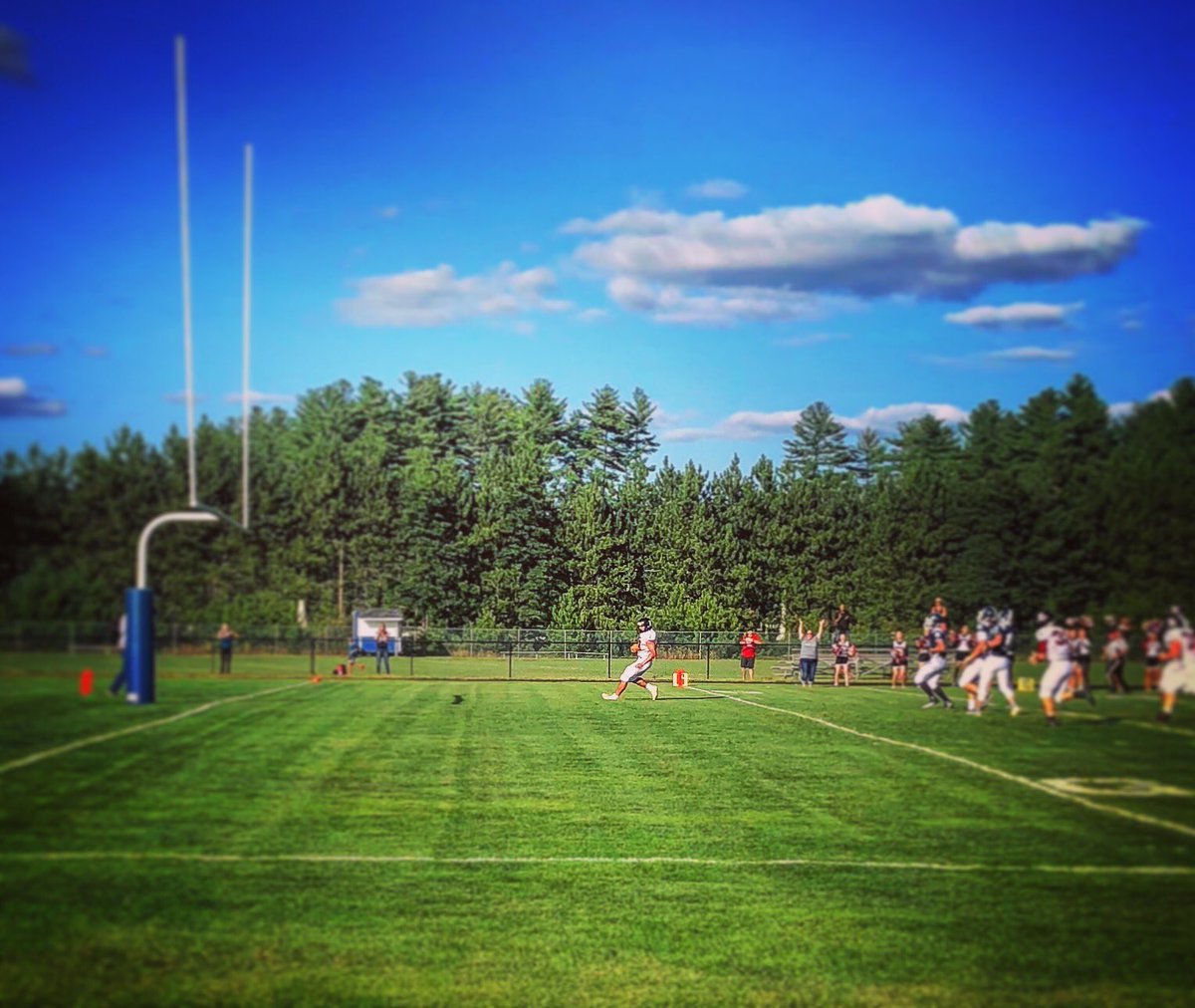Amelia_Tuplin's tweet photo. #28 Senior Thompson skips in the first TD of the season. Halftime Lisbon 16-Fryeburg #blitz8 #5qme #mesports #gogreyhounds @AthleticsLisbon https://t.co/js4p2oZyzl