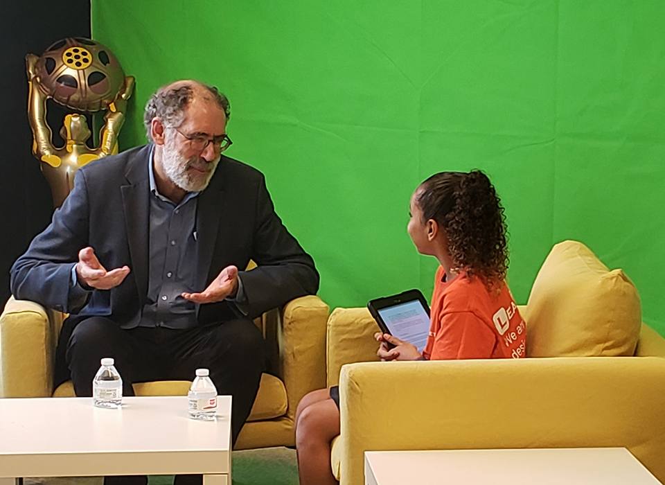 sdpaulette's tweet image. The founder of the @scratch team @mres is interviewed by a superstar student @SanPascualSTEAM @LASchools  
I can&apos;t wait to see the finished product online!  
#scratch #CLEAR #StudentInterview