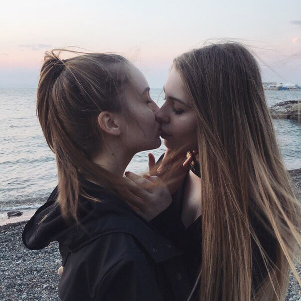Schoolgirl tribbing mounth gay