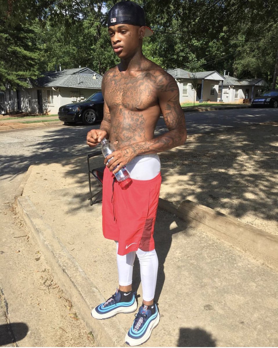 1dirtytay's tweet photo. I Come Straight Up Out That Dope Holeee Baby 😤 https://t.co/iTKkKRIOPr