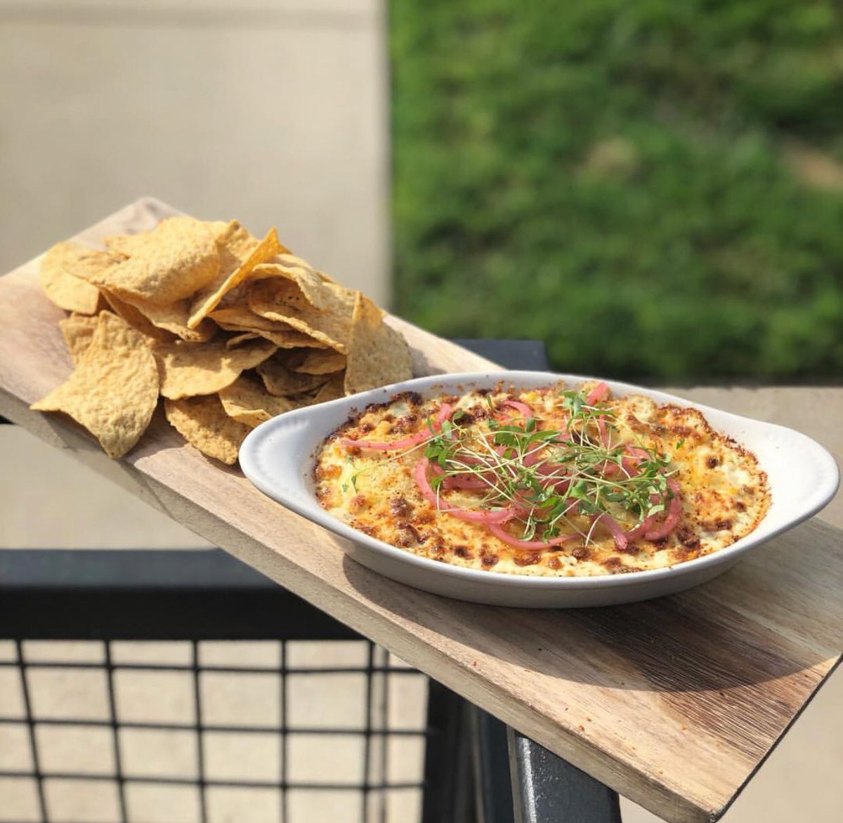 PerennialBeer's tweet photo. Come get your dip on and get tonight’s special. Mexican Street Corn Dip! Made with sweet corn, homemade aioli, lime, Parmesan, roasted chili, pickled red onion and cilantro! Served with Tortilla Chips, $9. #dothedip #youdip #idip #wedip https://t.co/l7QgMriWsy