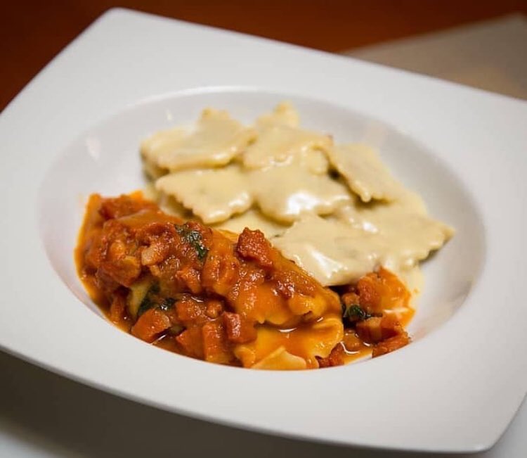 Pasta artesanal y los mejores sabores italianos aguardan por ti en #FocacciaRistorante ¡Visítanos en la Av Principal de #LasMercedes!