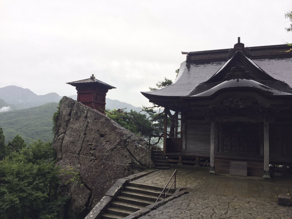 閑さや岩にしみ入る蝉の声