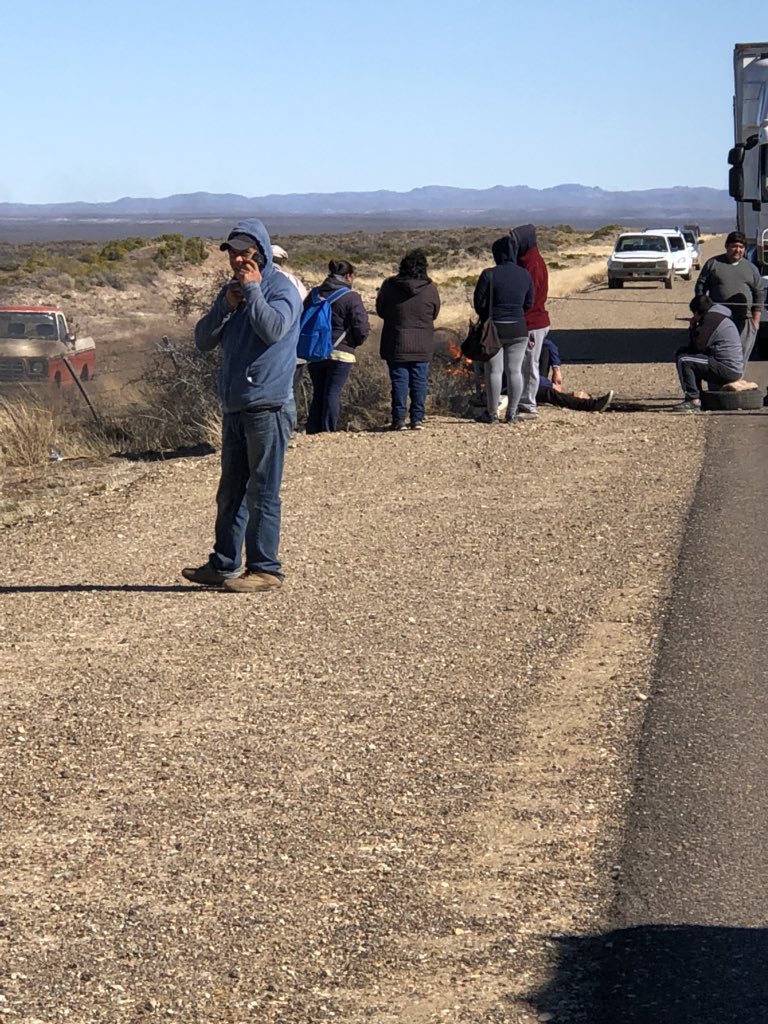 ZampellaOsvaldo's tweet photo. Hoy en #PasodeIndios #Chubut se siguen sin hacer las obras fundamentales para terminar con el gasto improductivo y la falta de energía en todos los pueblos de la meseta. Corte  ayer en las Plumas, El plan es desarrollar? O seguir gastando Diésel ? https://t.co/vT1c5pUzde