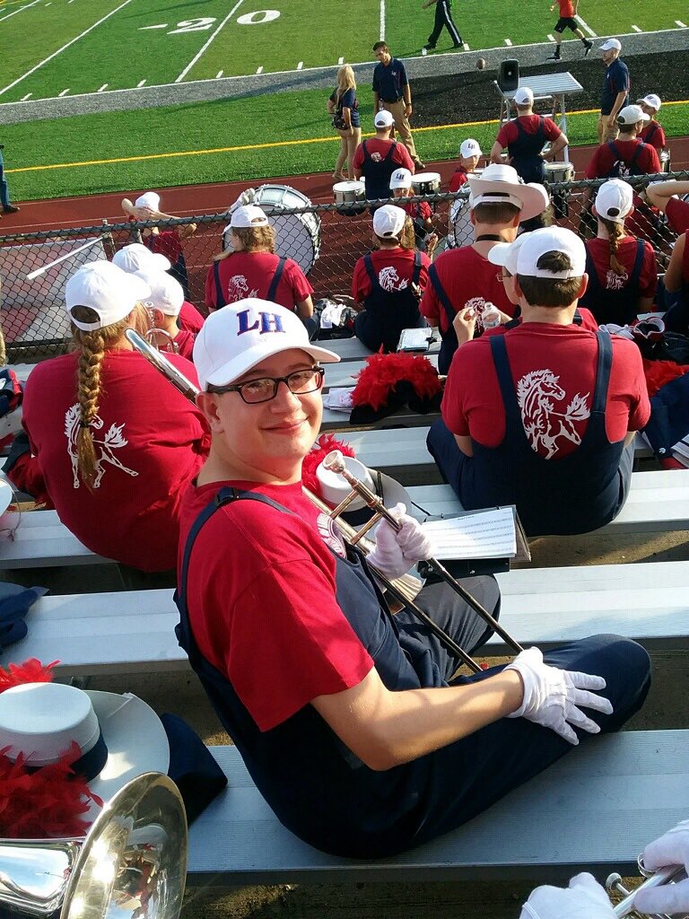 work2inspire's tweet photo. First football game at Albert Gallatin! ⁦@lhsdmustangs⁩ #hopingforaW https://t.co/FHsghpyix5