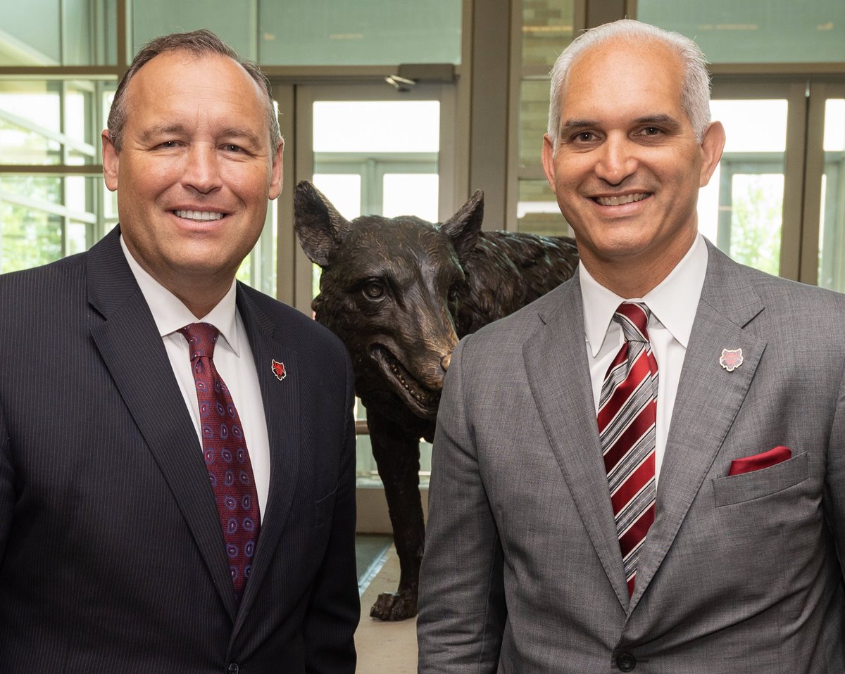 kdamp's tweet image. I am really happy to announce that @TerryMohajirAD has agreed to terms that will keep him at @ArkansasState for the foreseeable future. It is hard to overstate how important he is to A-State and our shared future. #Forward
❤️🐺🆙
 astate.edu/news/mohajir-r…