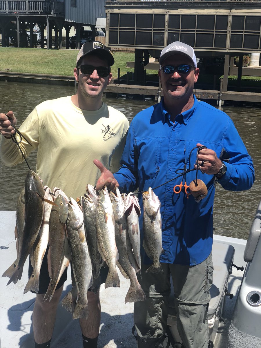 CharmingCharlez's tweet photo. Nothing beats a beautiful day on the water and some fresh fried fish! https://t.co/1BbGnddhWx