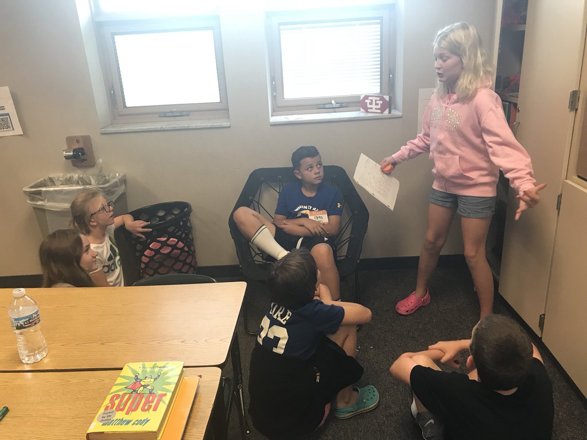 lauren_driskell's tweet image. R2 Q:What did these writers do well to share their #flashdraft A: Details, expression, stayed in their own skin, precise, funny, put us in their shoes, figurative language, and suspense!