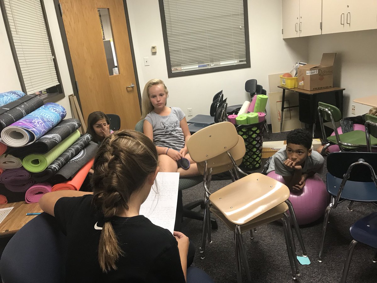 lauren_driskell's tweet image. R2 Q:What did these writers do well to share their #flashdraft A: Details, expression, stayed in their own skin, precise, funny, put us in their shoes, figurative language, and suspense!