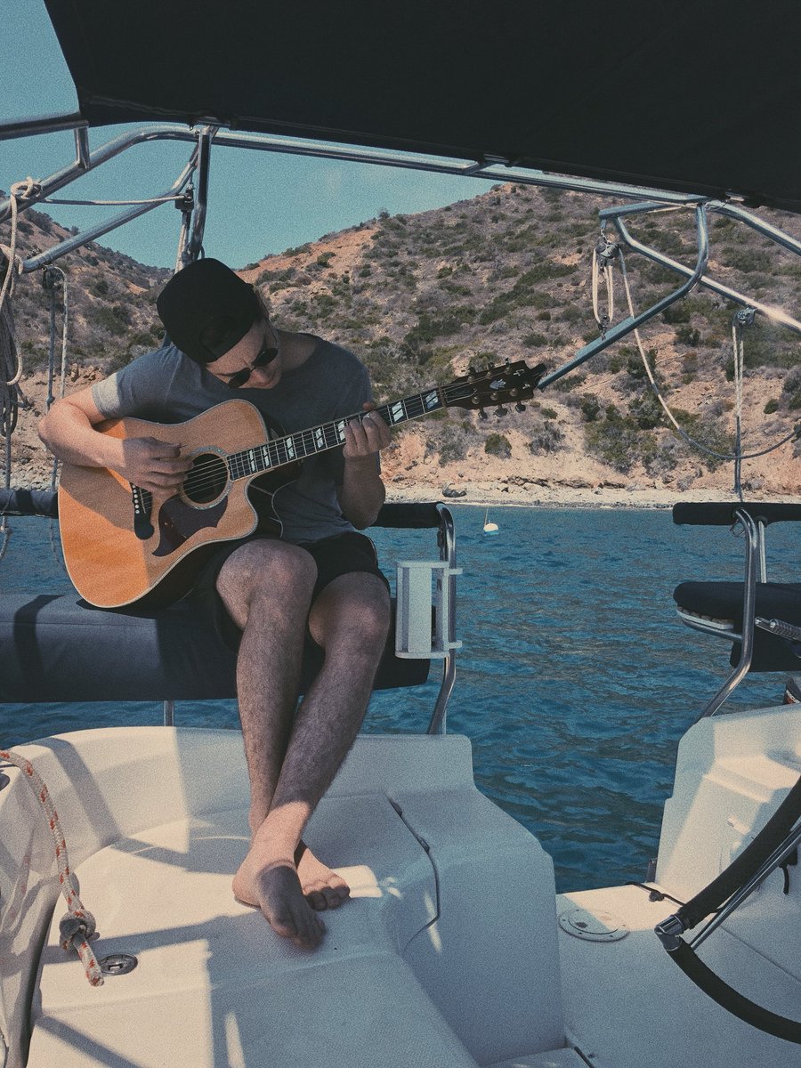 beforeyouexit's tweet image. it's this guys birthday. everyone send him some love @rileymcdonough