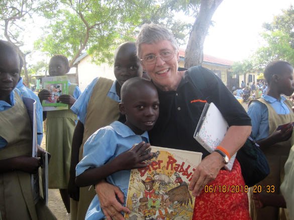 Read about a group of extraordinary book drive organizers from Los Alamos, NM who collected enough books for 13 libraries for rural Kenya and then ventured all the way there to help set up the libraries! 
ladailypost.com/content/los-al…
#BeTheChange #LiteracyHeroes #AfricanLibraryProject