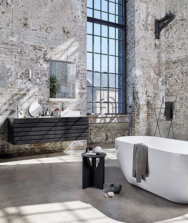 Nancy_Designer_'s tweet image. Can you describe this bathroom in two words?