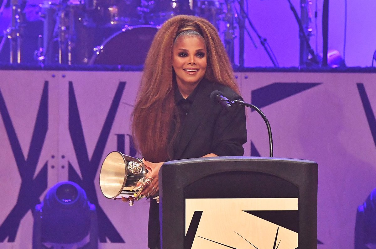 billboardhiphop's tweet photo. Janet Jackson honored with Icon Award at 2018 BMI R&amp;B/Hip-Hop Awards https://t.co/JK6npcjGVO https://t.co/pDbISZVuh1