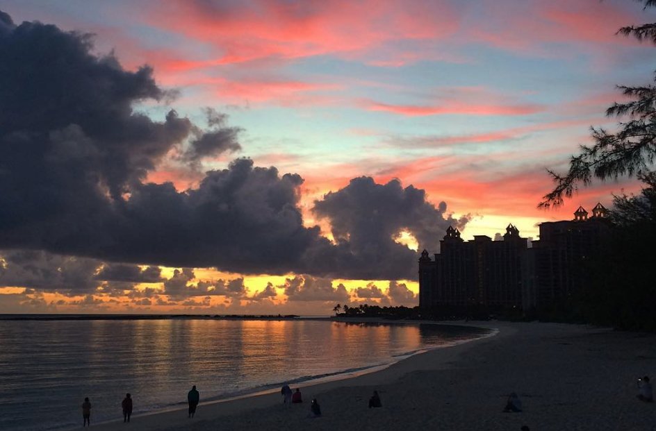 We live for summer sunsets. 📷 ig: jordanbiffen #Bahamas #Sunset #Nassau