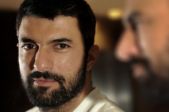 EnginAkyurek_Pe's tweet photo. #EnginAkyürek 
#EnginAkyürekEnArgentina 
#EnginLatamVisit 
Créditos: Diario El Clarín 
#LegiónAkyürekPerú https://t.co/T2kmwlHNxv