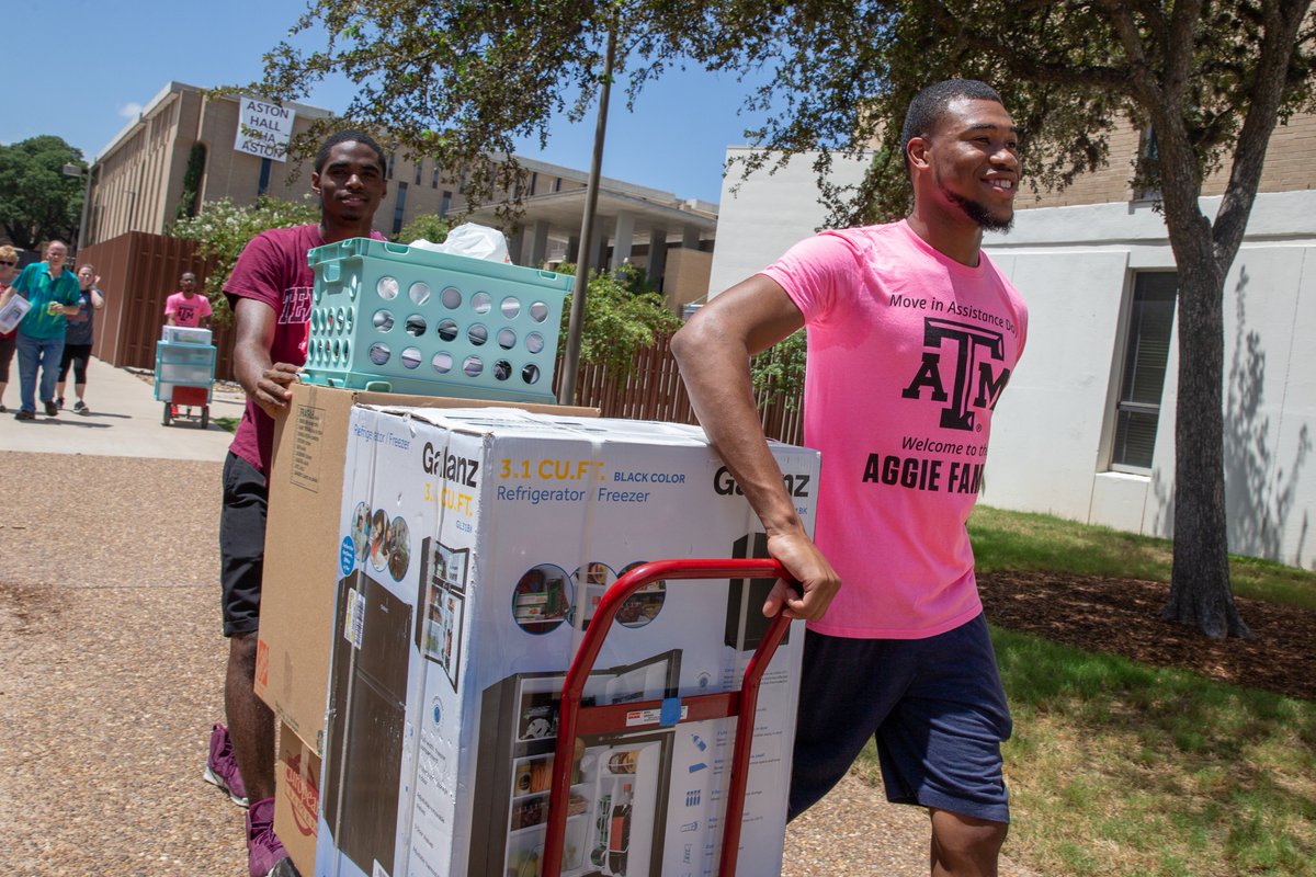 Gig 'em to our Aggie volunteers, students, &amp; families for making today's Move-In Day a success! Welcome home — we're so glad you're here! 👍 #tamu