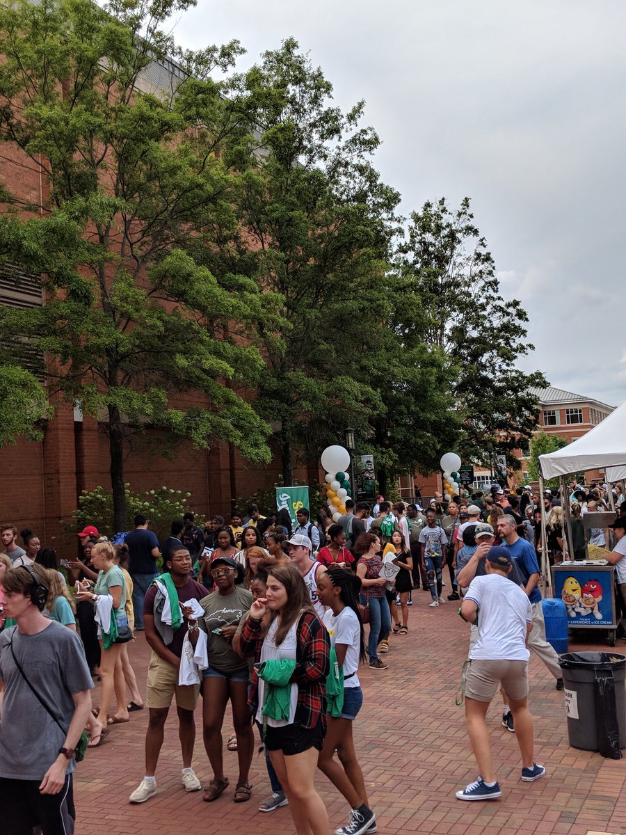 unccharlotte's tweet photo. 49er New Year was one for the books ⛏️🤙💚 https://t.co/PycEgvXdOy