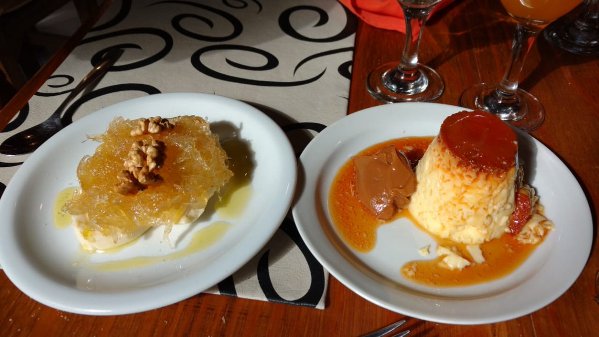 HernanMundo's tweet photo. #Conejo asado en horno de barro. Dulce de #alcayota con queso y nueces. Más un flan de esos hechos realmente en casa. Placeres de #Mendoza en este finde largo con la familia. 😀🍷🌞🐇
#Cuyo #Cuyano #Argentina #Comer #Foodie #Gastronomia https://t.co/h6EO7GW7nd