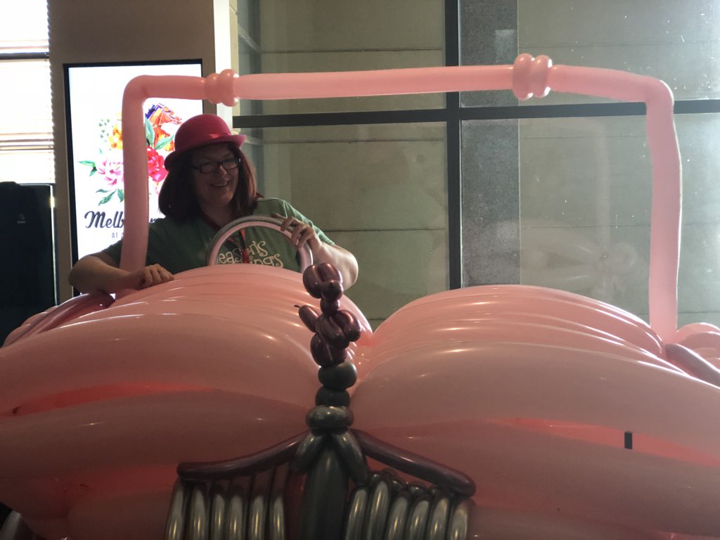Headwellred's tweet photo. Ozjam balloon convention in Sydney, how amazing is this industry learning lots, loving life #balloonbusiness       #airportstamford #sydney #ozjam #balloons #balloonjam #convention #groovyballoonsandentertainment https://t.co/HjAdXLjOd1