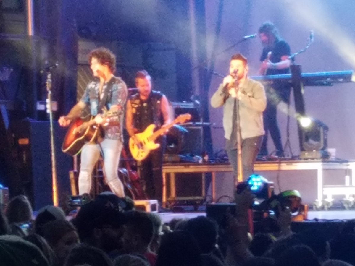 kgabs2's tweet photo. Dan and Shay #celebtateerie #danandshay ❤ https://t.co/EqF0vMHCDM