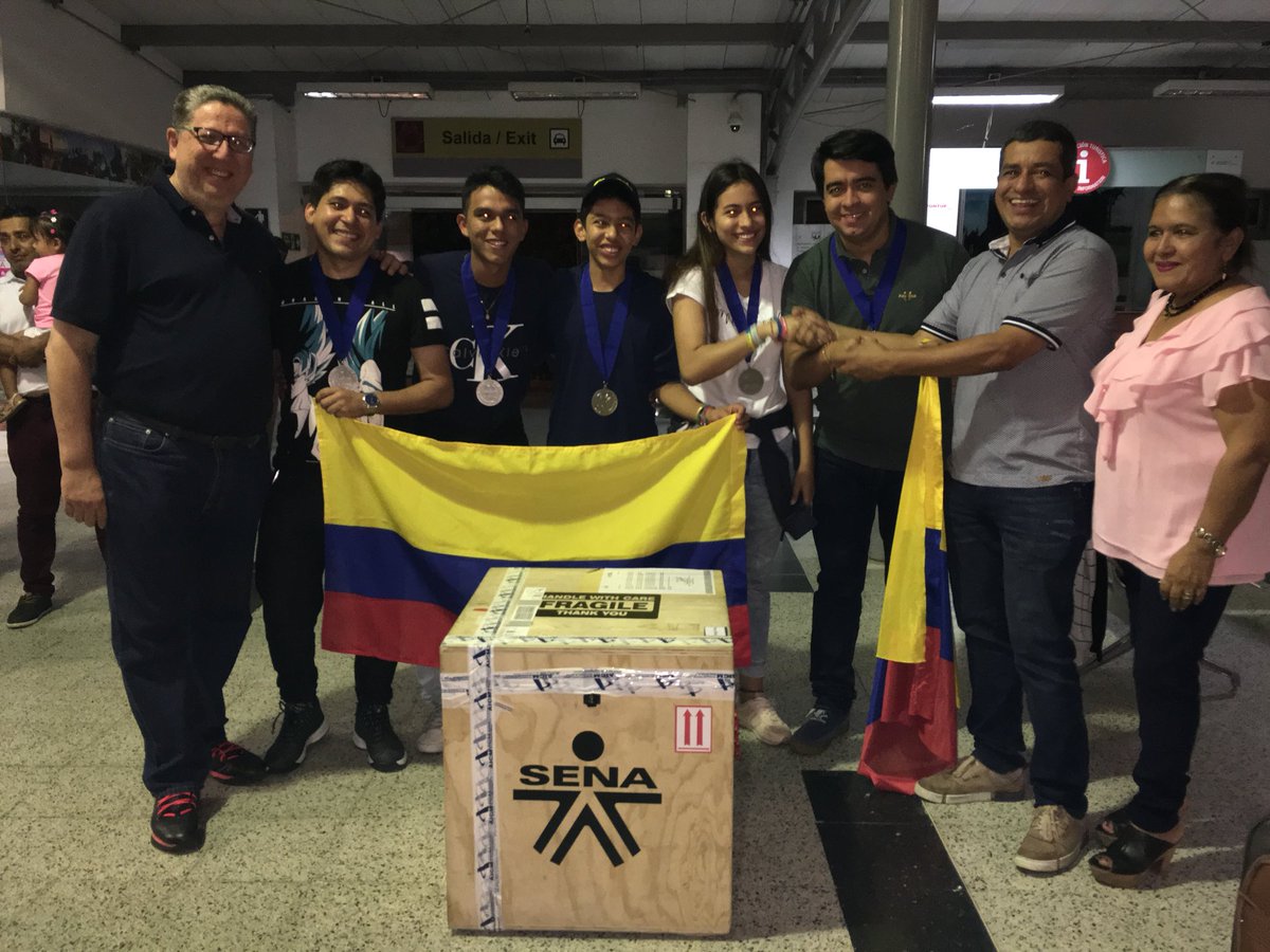 alemontoyafalla's tweet image. Con gran emoción y alegría recibimos a los subcampeones mundiales de robótica quienes dejaron en alto el nombre de #Colombia y el #SENA en el #FirstGlobalChallenge Ustedes son ejemplo de disciplina y compromiso #OrgulloSENA