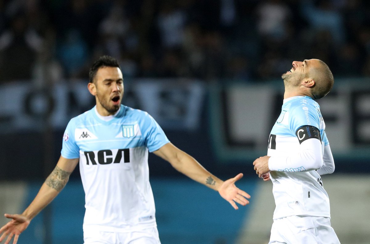 RacingClub's tweet photo. #RacingVélez🎓⚽️

¡Y ganó la Academia! Fue por 2 a 0, con goles de Licha López y de Pol Fernández. https://t.co/3Mnpw34y4r