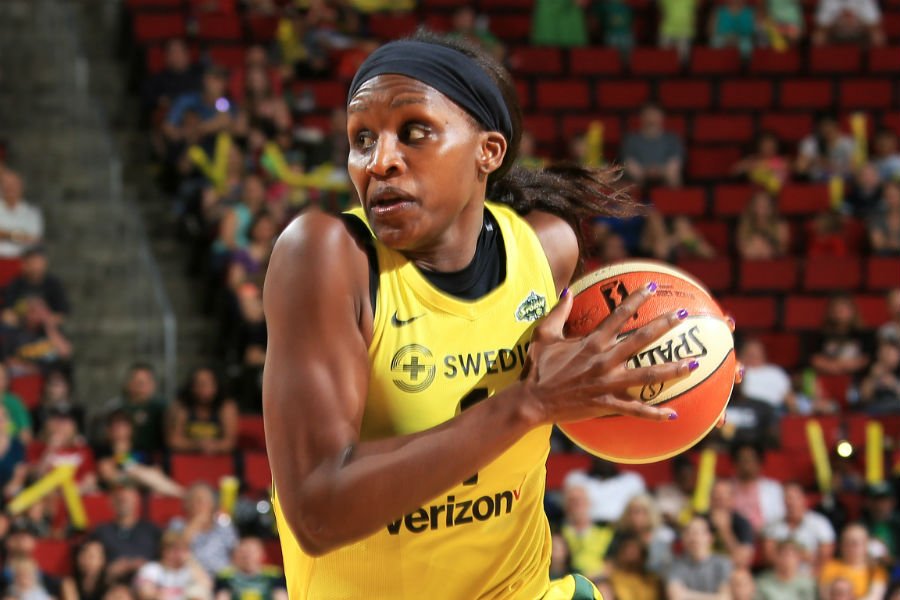 WNBA's tweet photo. Final: Top-seeded @SeattleStorm close out regular season with 84-68 win over @DallasWings
@MISSVOL25: 16 PTS, 7 REB
@crystalanghorne: 15 PTS, 5 REB https://t.co/cwO5Cuon7H