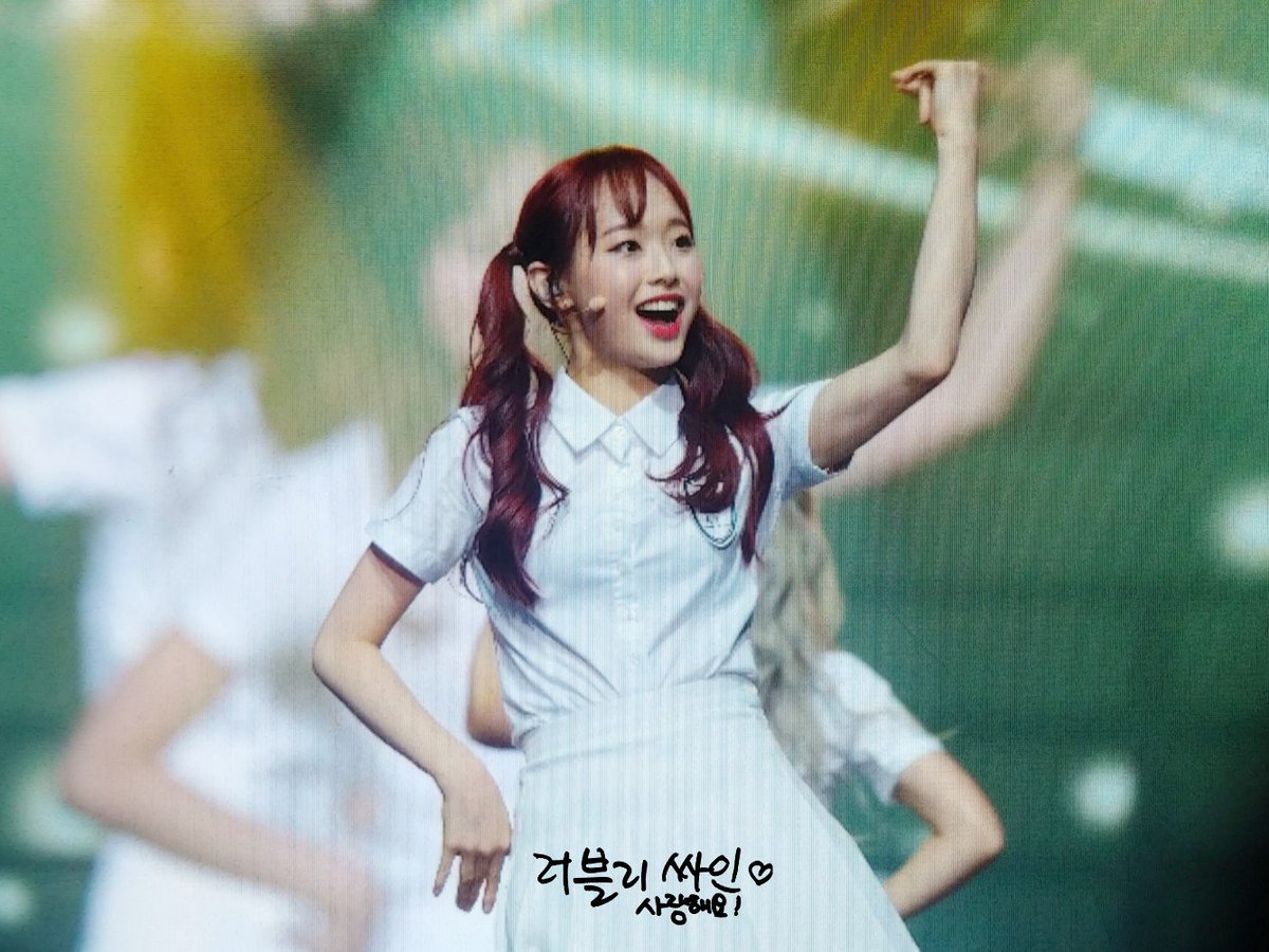 chuubrazil's tweet photo. [#PREVIEW] 19.08.18 - Chuu no concerto Loona Birth.

© Lovely sign https://t.co/1zMMeCjhxk