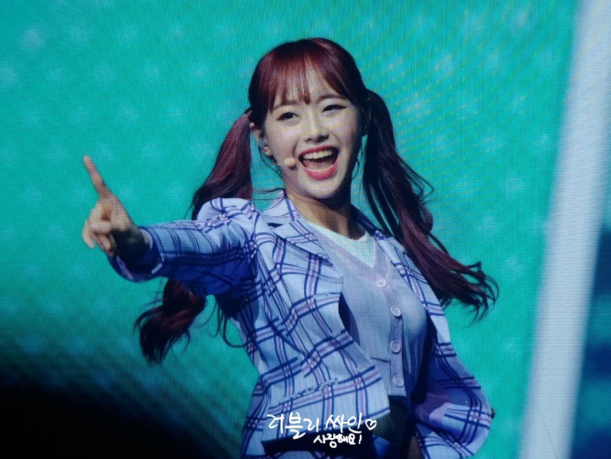 chuubrazil's tweet photo. [#PREVIEW] 19.08.18 - Chuu no concerto Loona Birth.

© Lovely sign https://t.co/unHzuEO8nr
