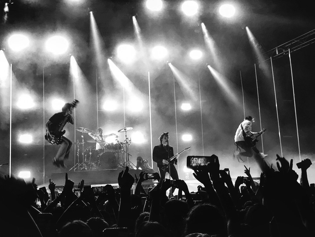 5SOSUpdatingTR's tweet photo. 📸:@/talia.98 (IG)
#MYTPerth https://t.co/BvX2p94Jff