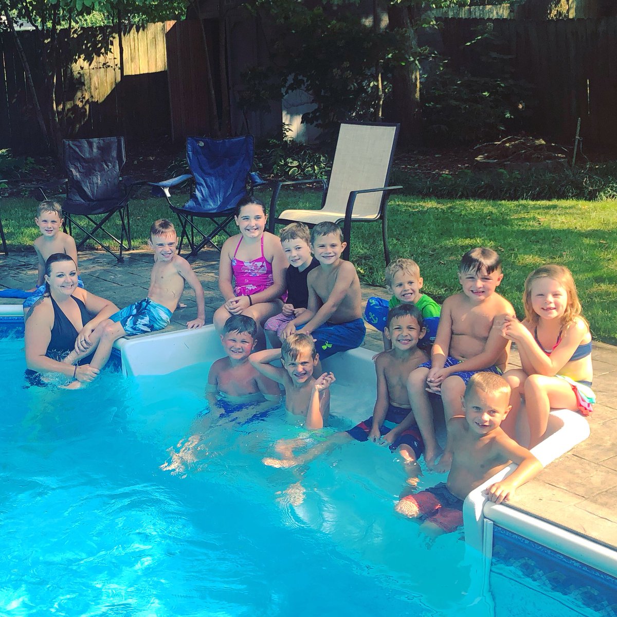 jilliannerenee's tweet photo. A fun afternoon with our baseball friends! What a great group of kids and parents! #slyb πβΎοΈπβΎοΈ https://t.co/26vBOk0JKo