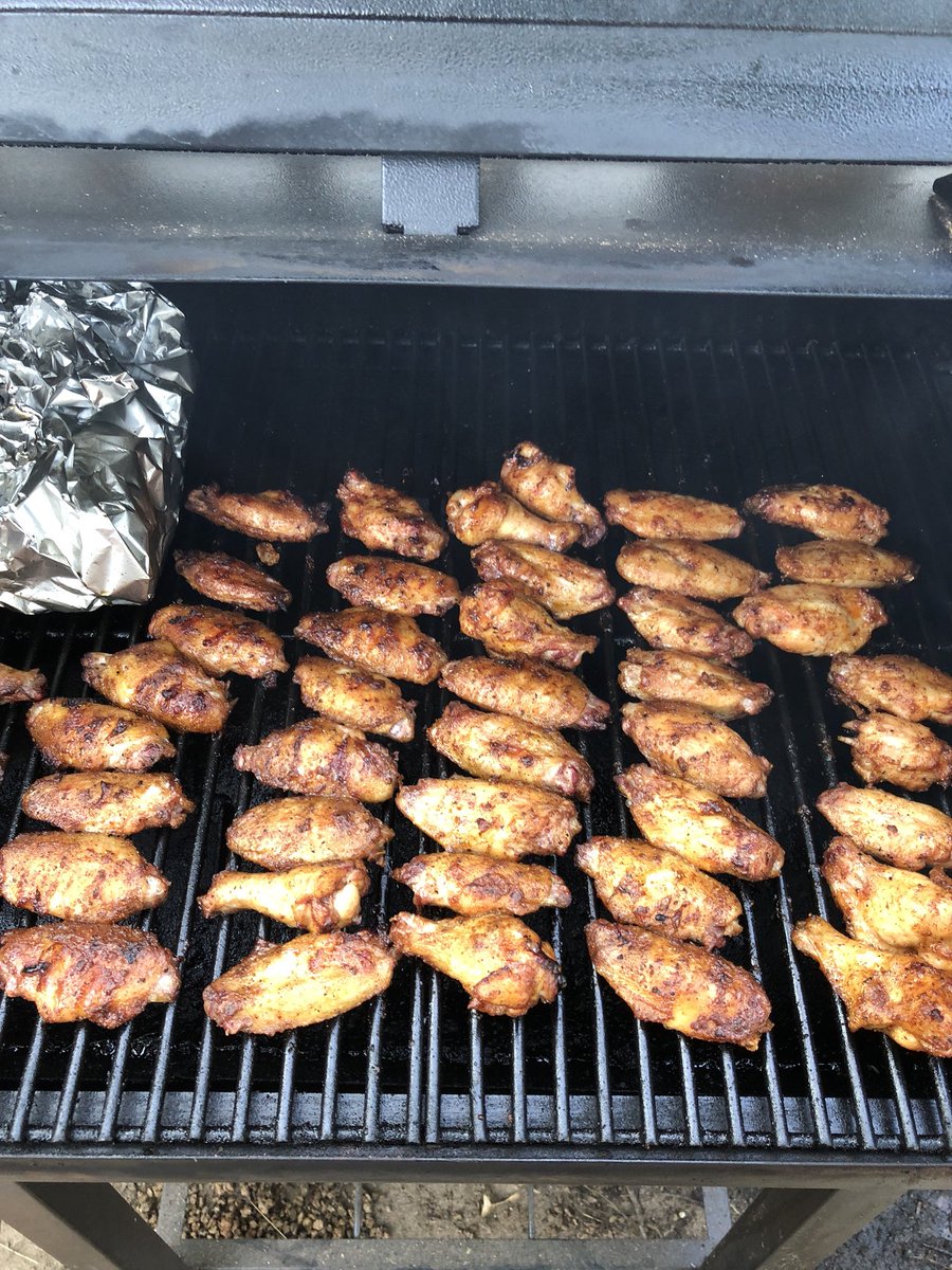 jeroldlwelch's tweet photo. Wings on the pit boss.
#pitbossnation https://t.co/UEXnr3KVpM
