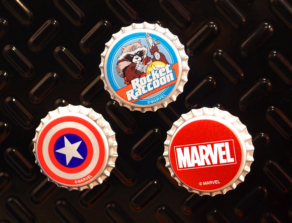 マーベル　アベンジャーズ　ボトルキャップマグネット　セット 瓶のふた・・・・？と思ったら、なんとマグネット！ レトロなデザイン